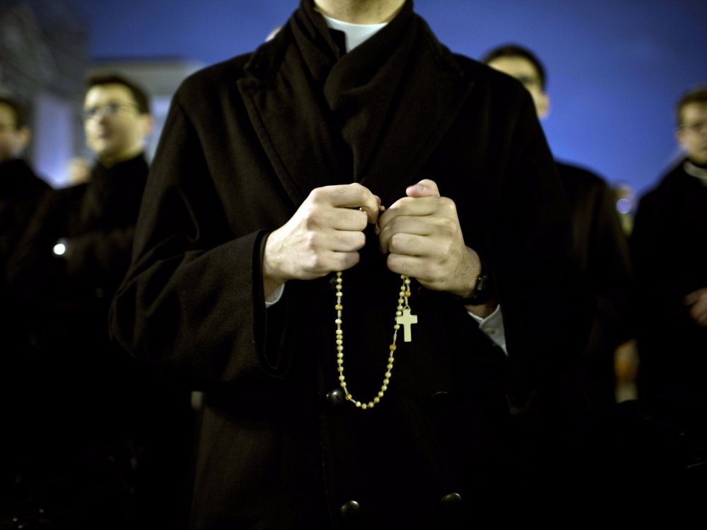Священник католик