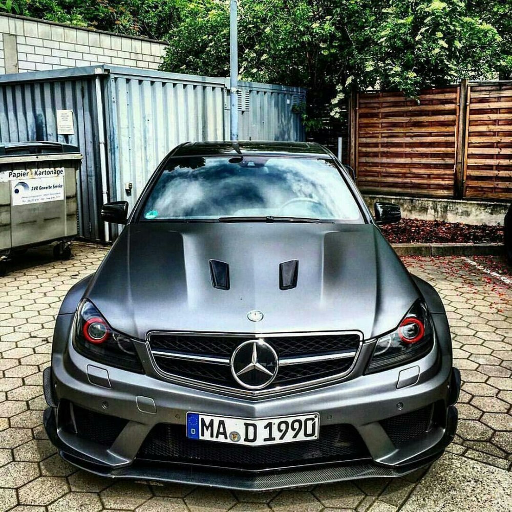 Mercedes Benz c63 AMG