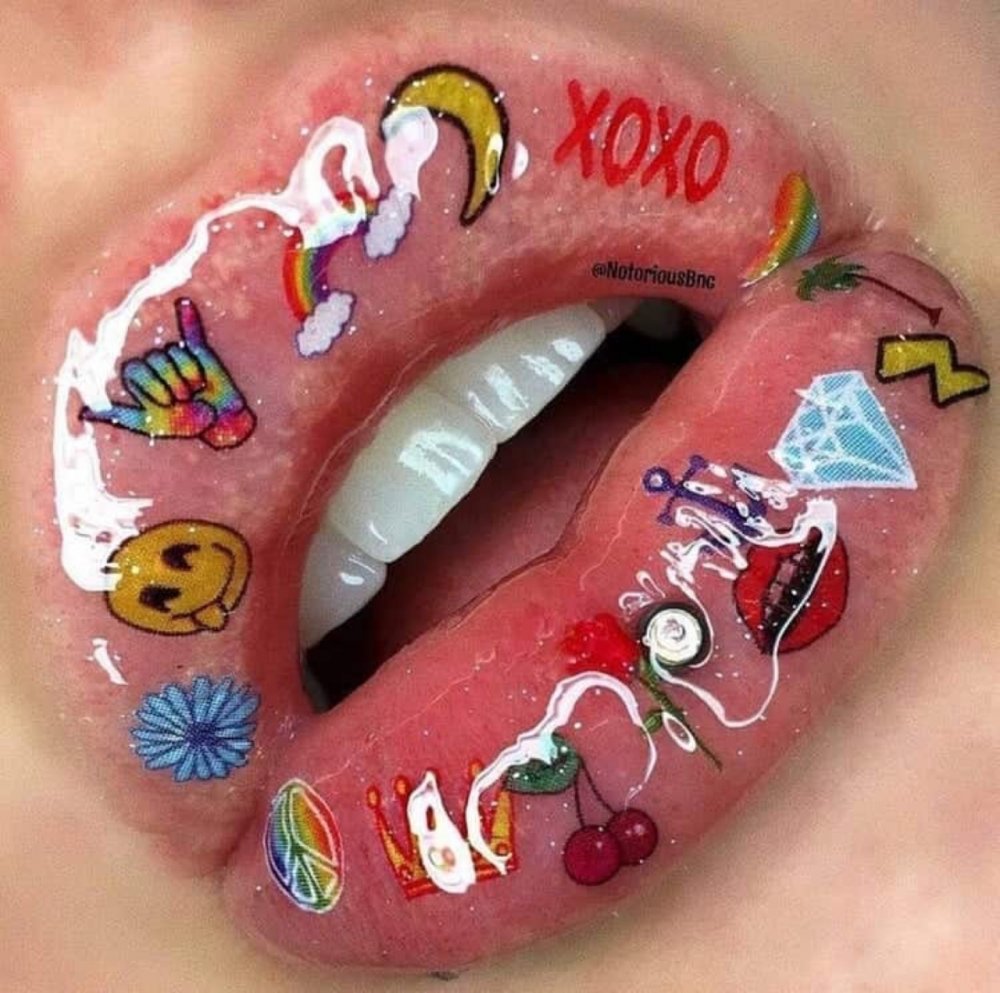Необычный макияж губов