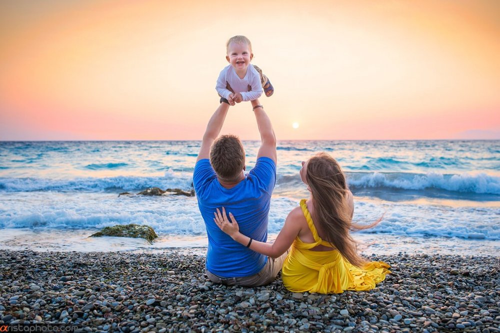 Семейная фотосессия на море с ребенком