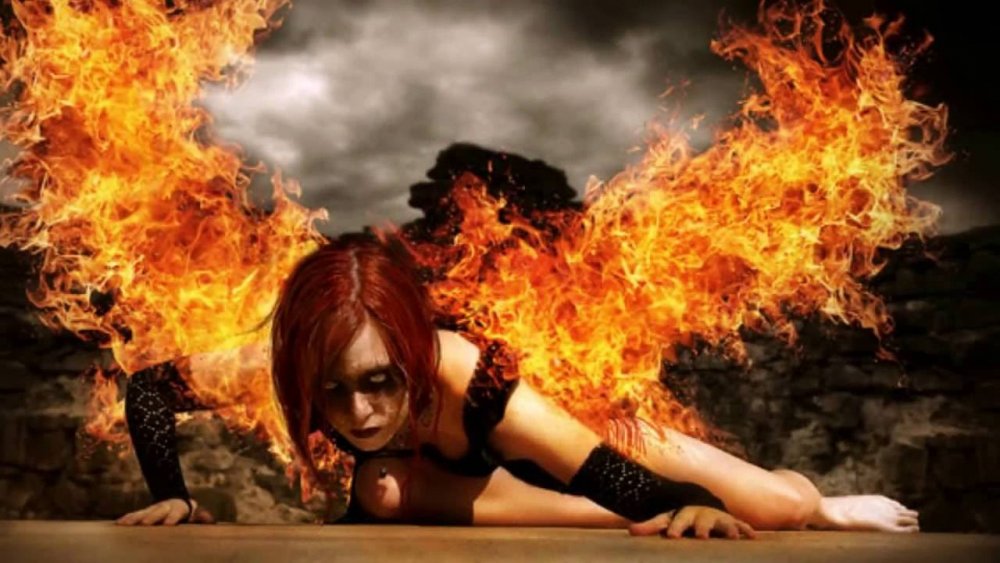 Девушка в огне злая