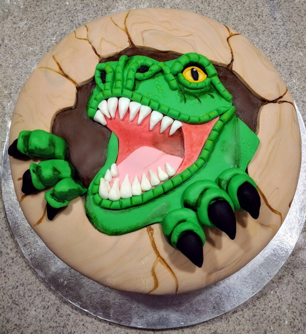 Круглый торт динозавр