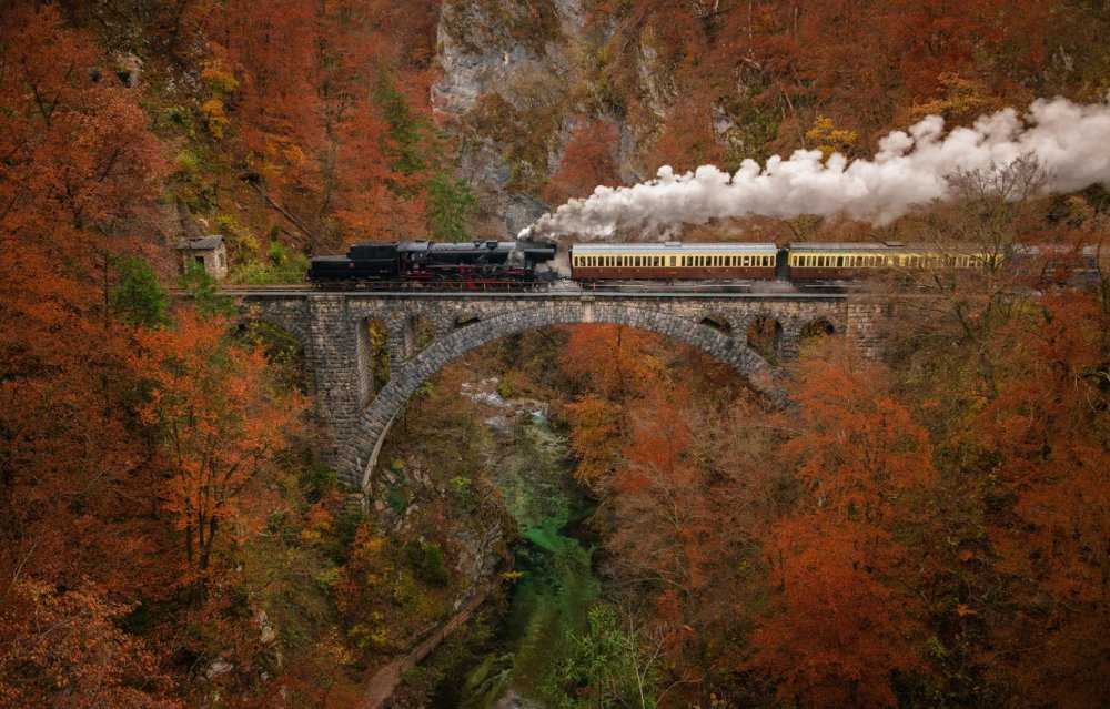 Поезд на мосту