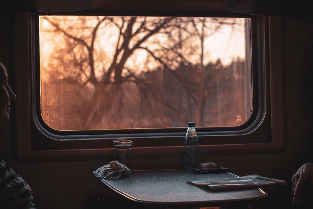 Окно поезда изнутри
