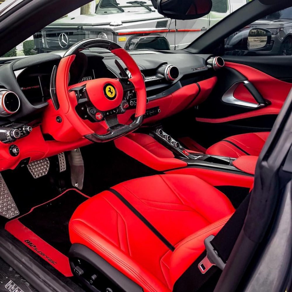 Ferrari 812 Superfast салон