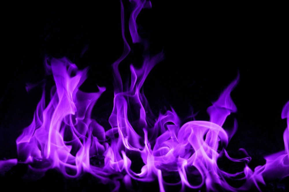 Фиолетовый огонь эффект