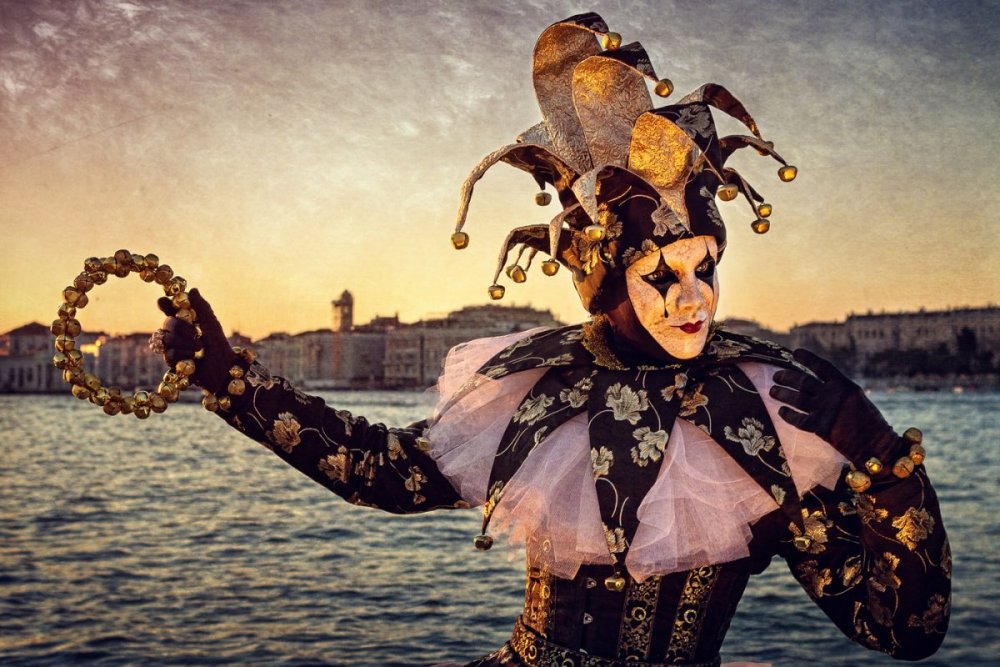 Венецианский карнавал Арлекин и Коломбина
