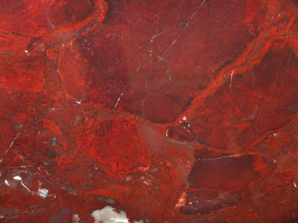 Красный мрамор с черными прожилками яшма