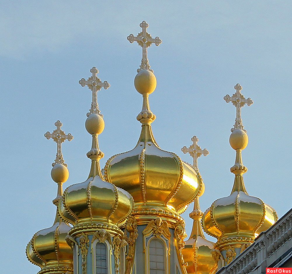Храм золотые купола