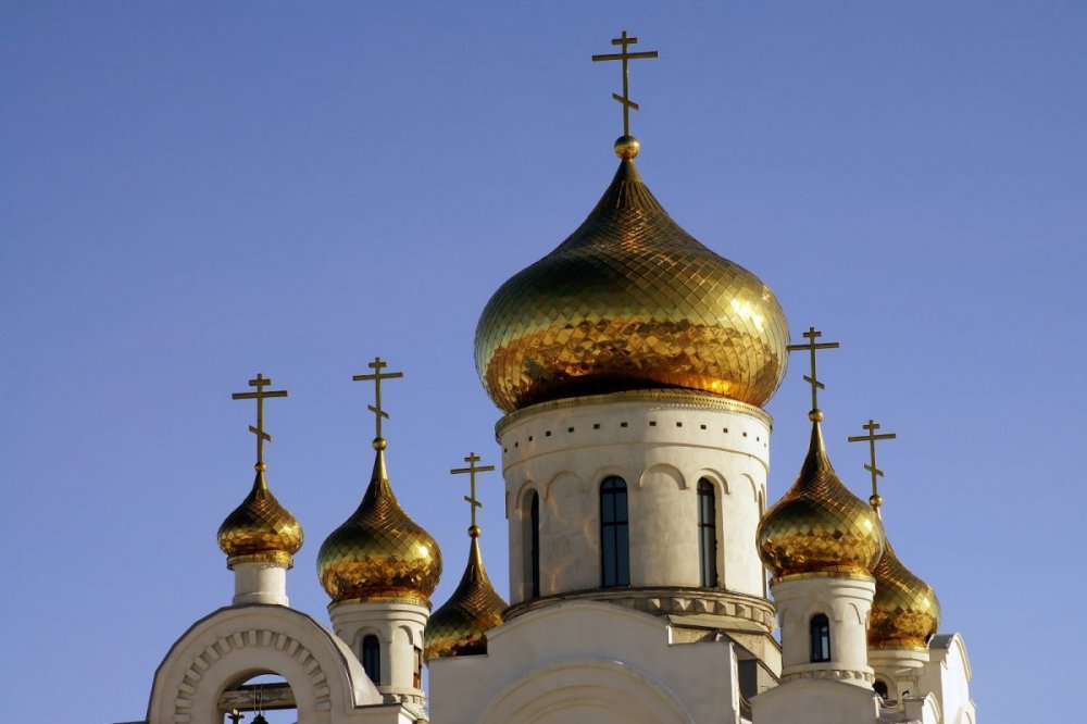 Новгород храм золотые купола