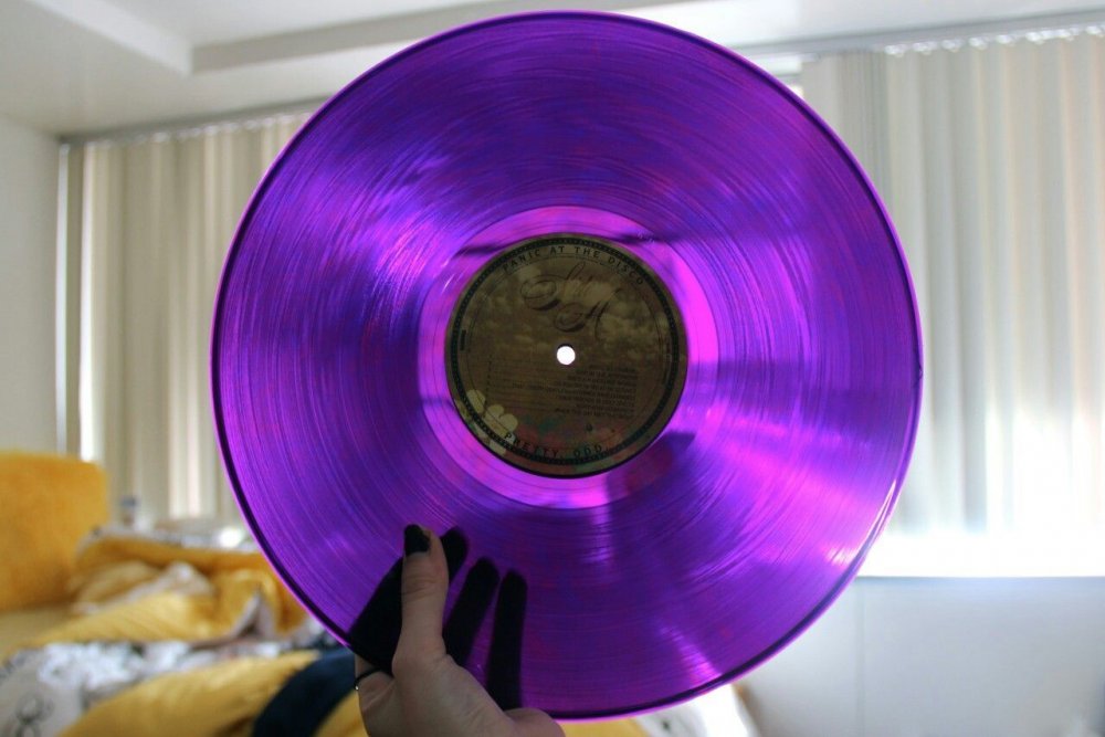 Фиолетовая виниловая пластинка