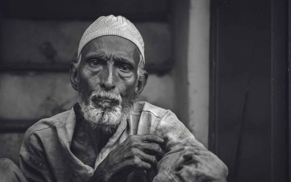 Одинокий старик араб