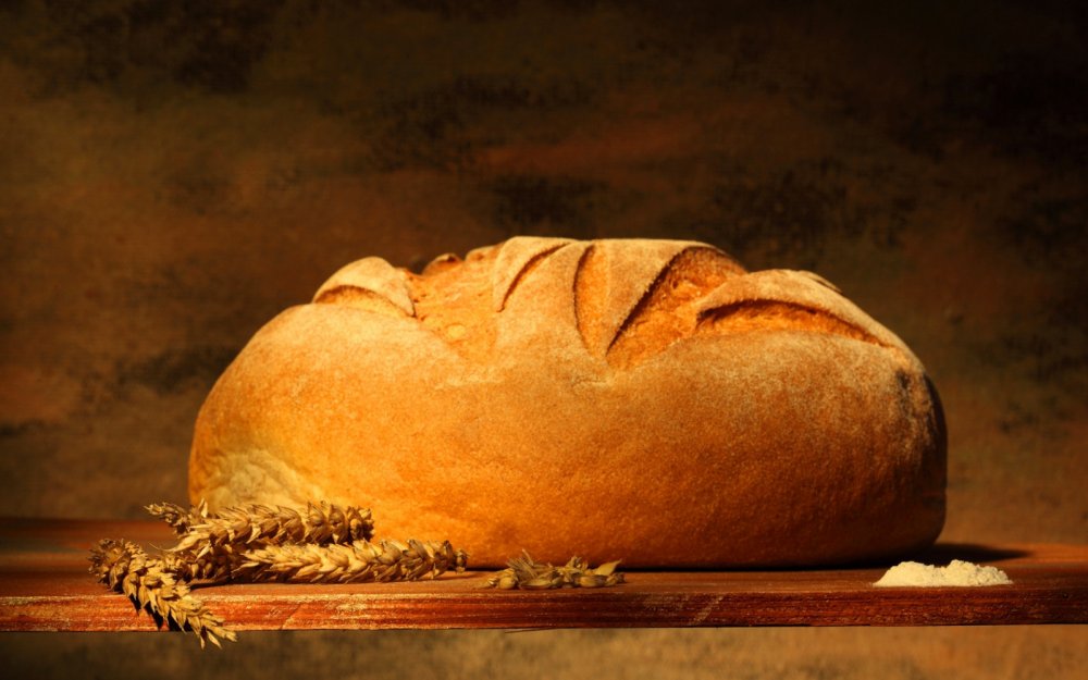 Булка хлеба на столе