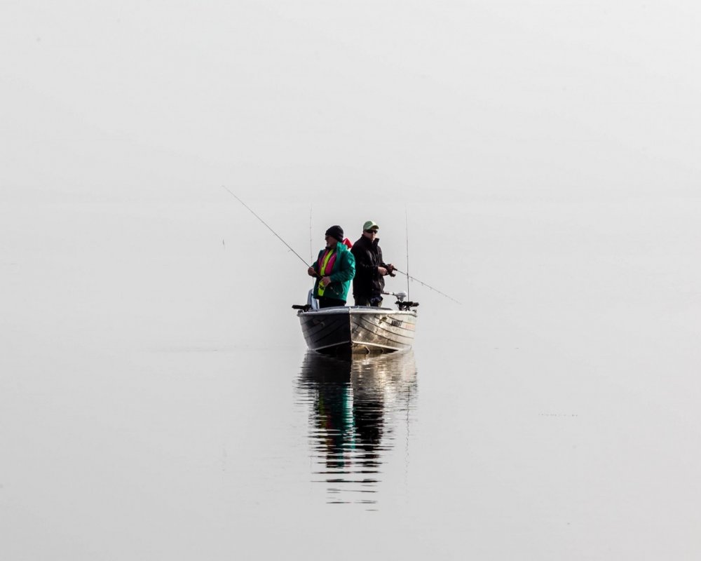 Два рыбака в лодке