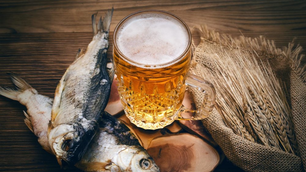 Пиво холодненькое с рыбкой