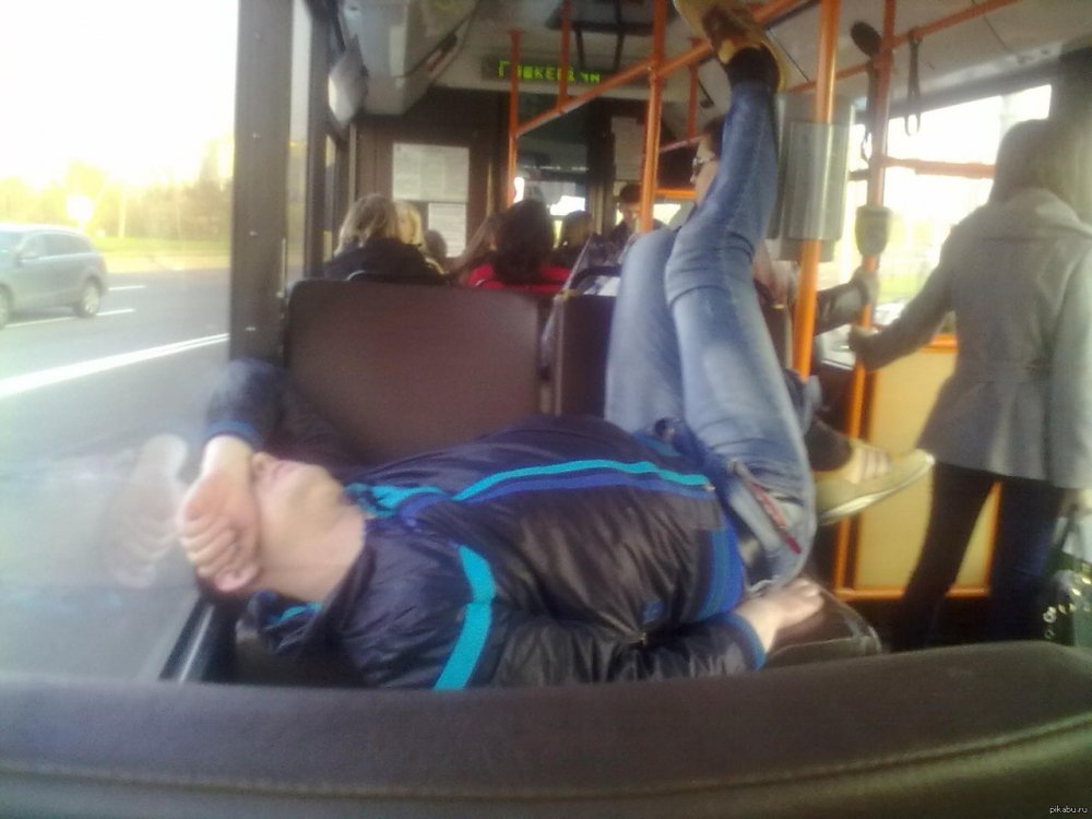 Странные люди в автобусе