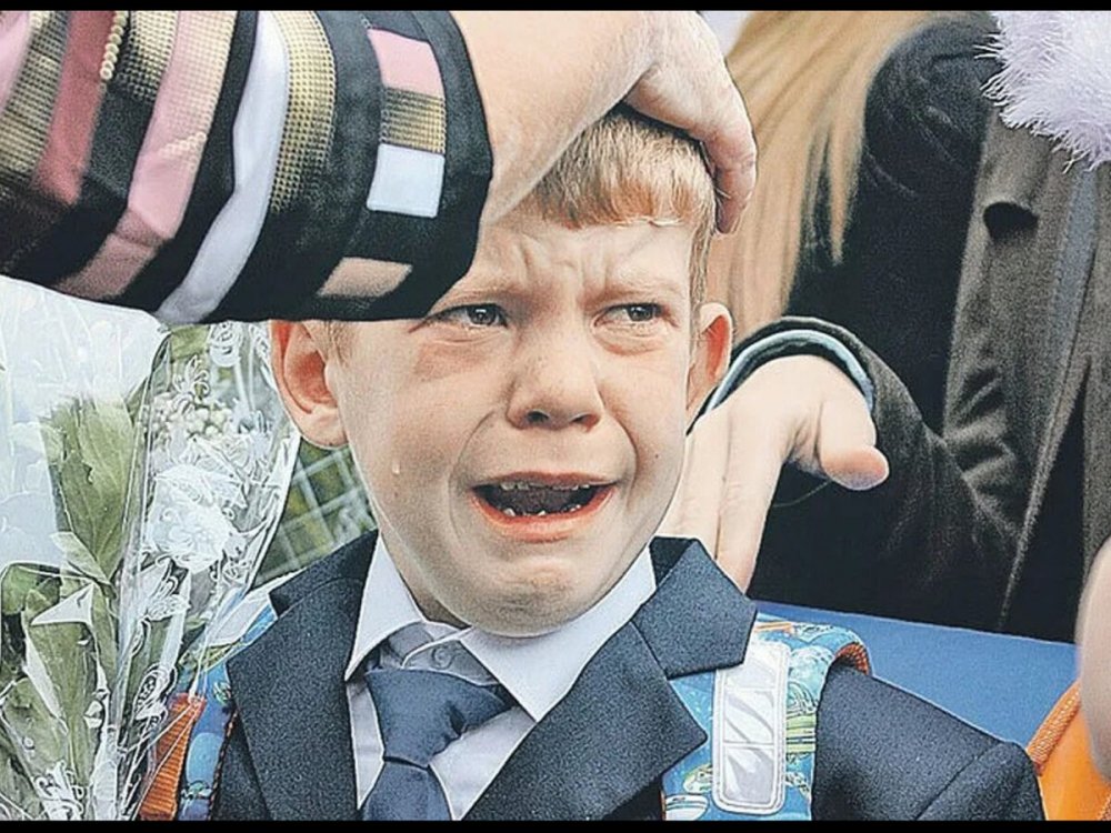 Ребенок плачет в школе