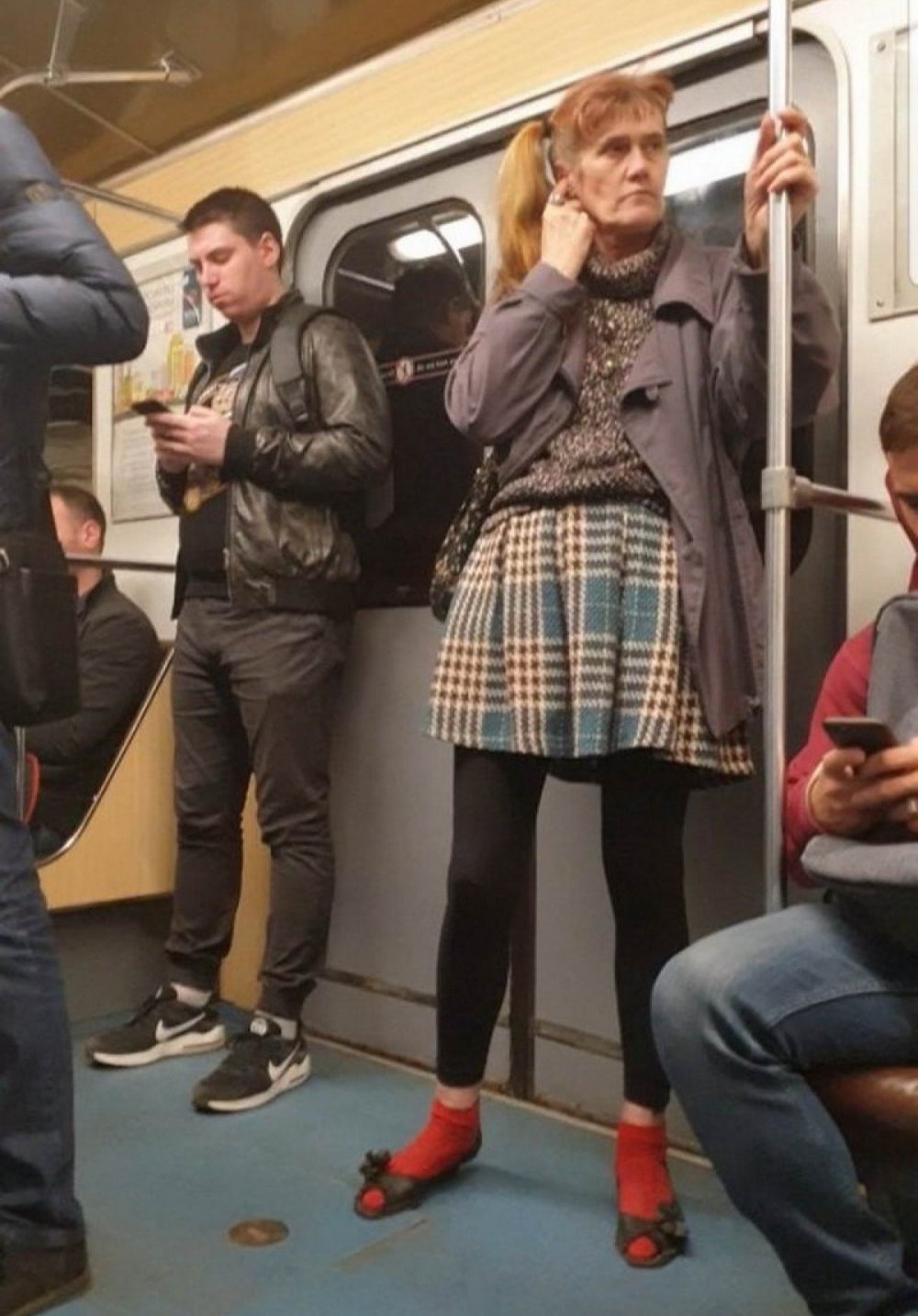 Смешные персонажи в метро