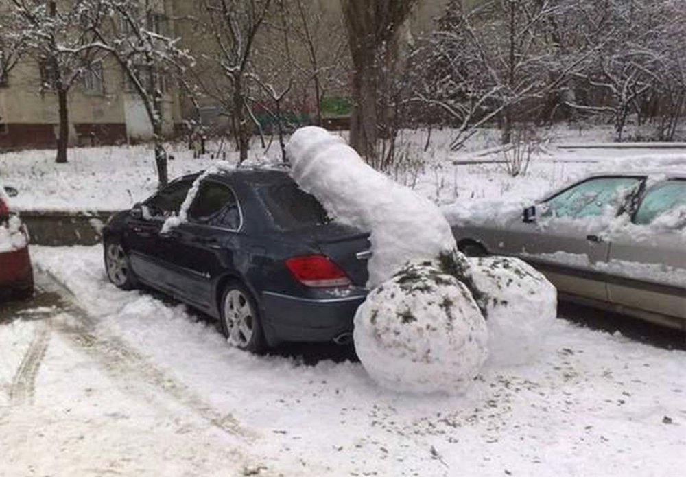 Член из снега на машине