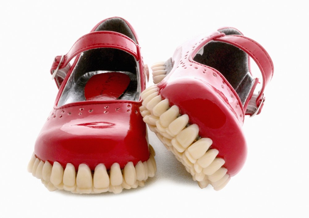 Обувь с зубами на подошве