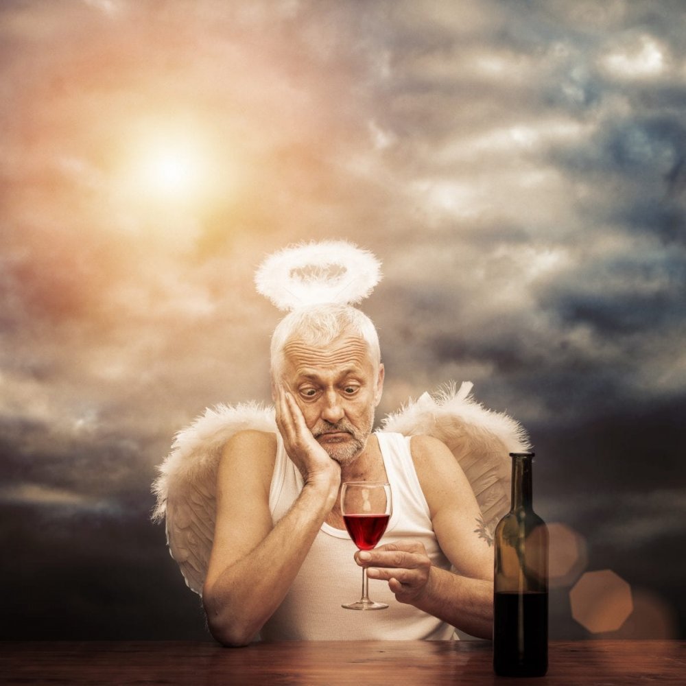 Ангел хранитель с вином