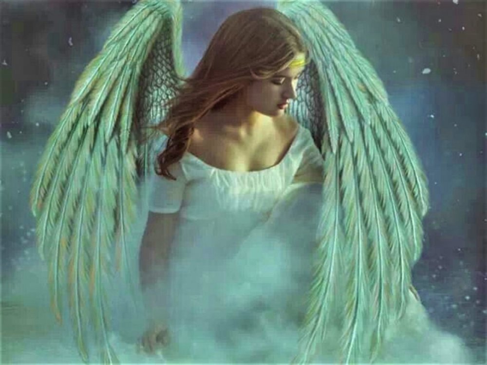 Ангел со сложенными крыльями