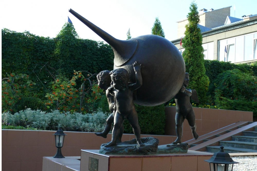 Памятник клизме в Железноводске