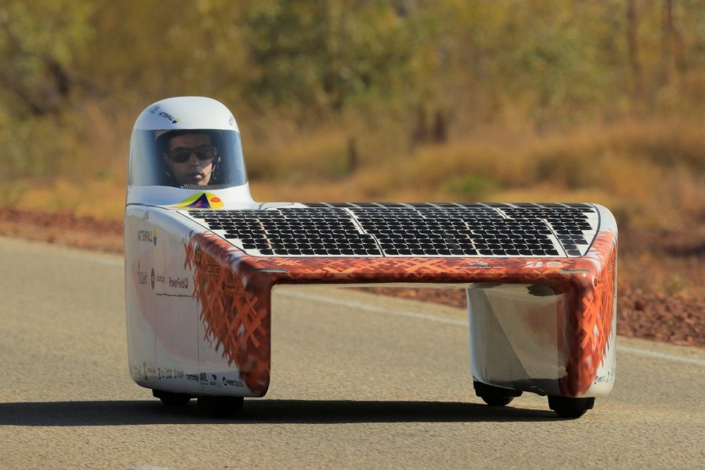 Гоночный автомобиль на солнечной батарее