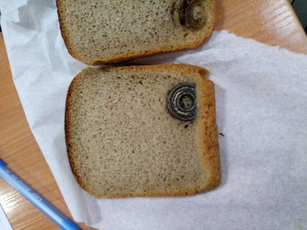 Откусанный хлеб