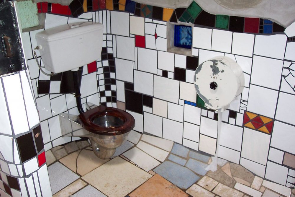Хундертвассер мозайка туалет
