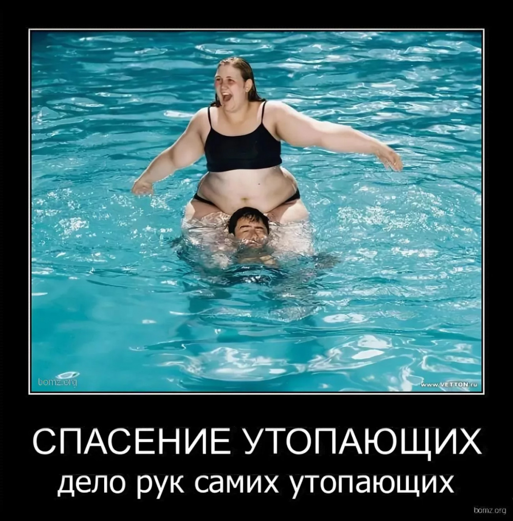 Полные женщины в бассейне