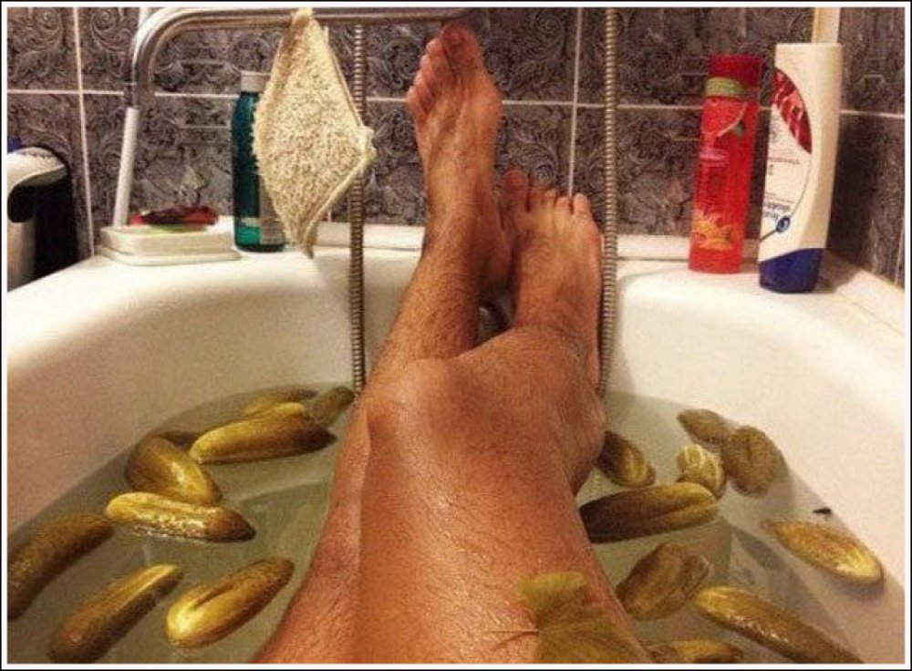 Ноги в ванной