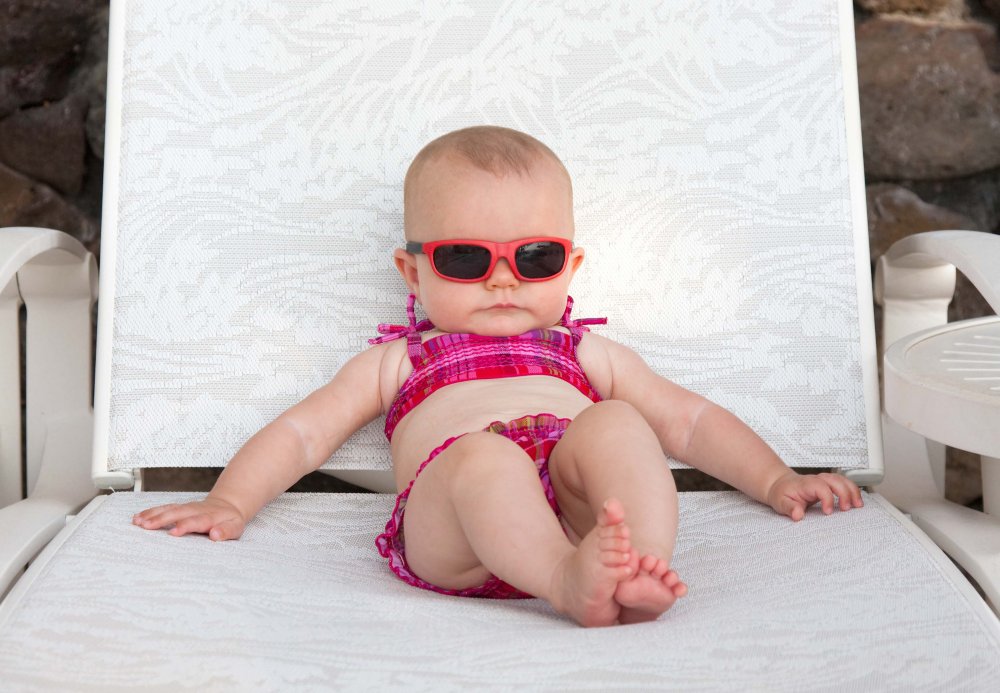Малыш в солнечных очках