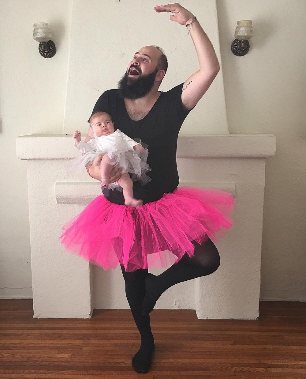 Бородатый мужик с дочкой