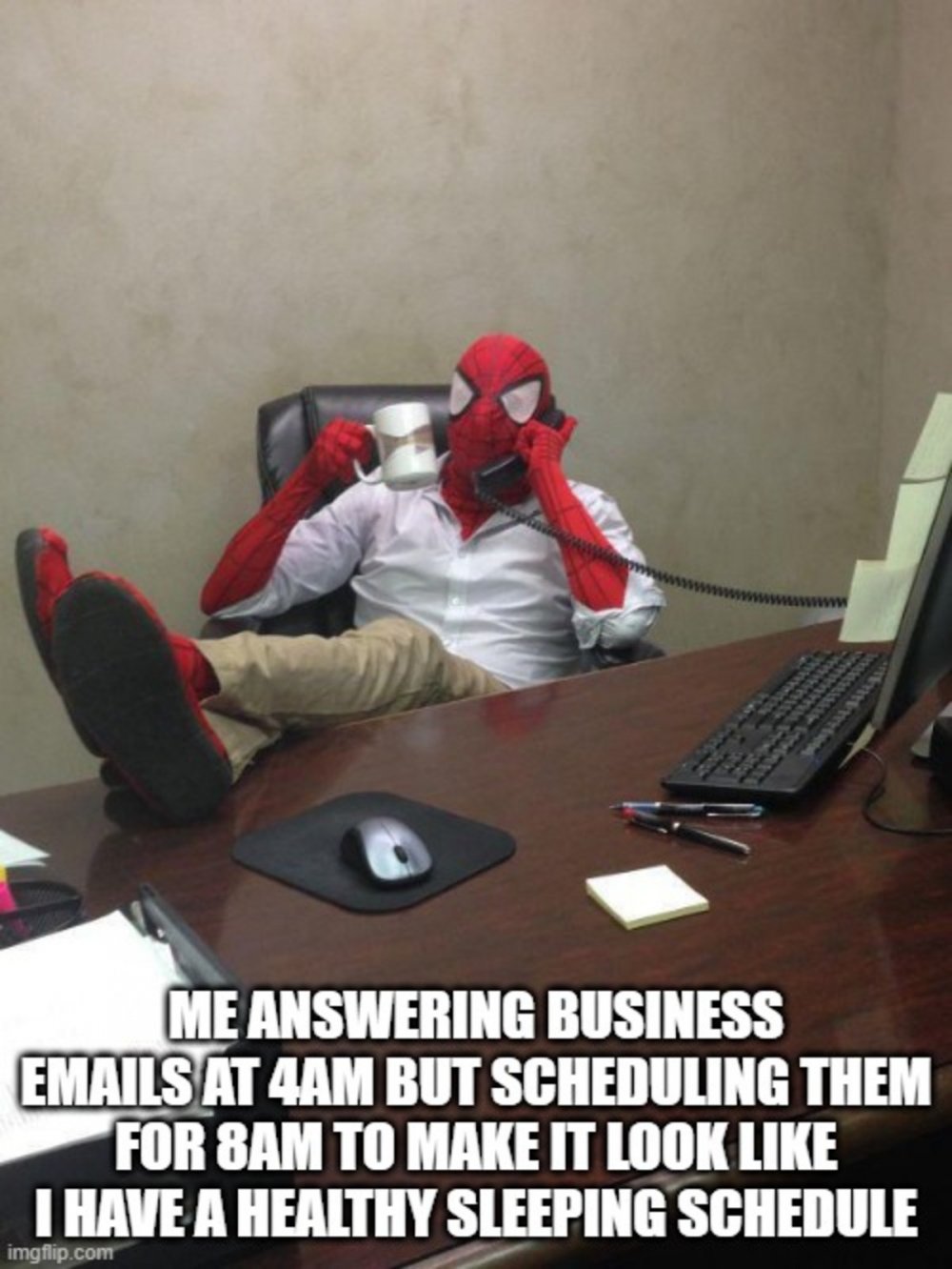 Человек паук в офисе
