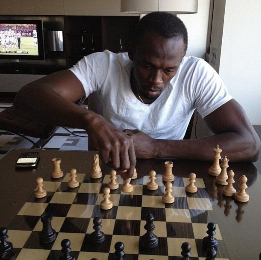 Усейн болт играет в шахматы