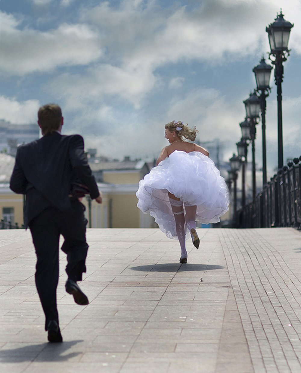 Невеста убегает со свадьбы