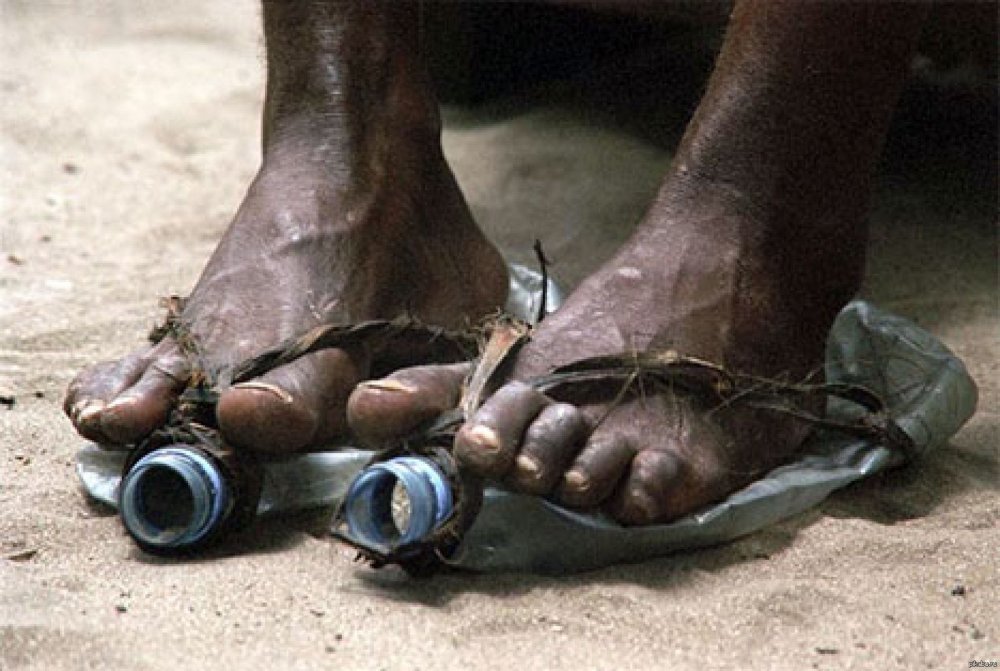 Африканская обувь из бутылок