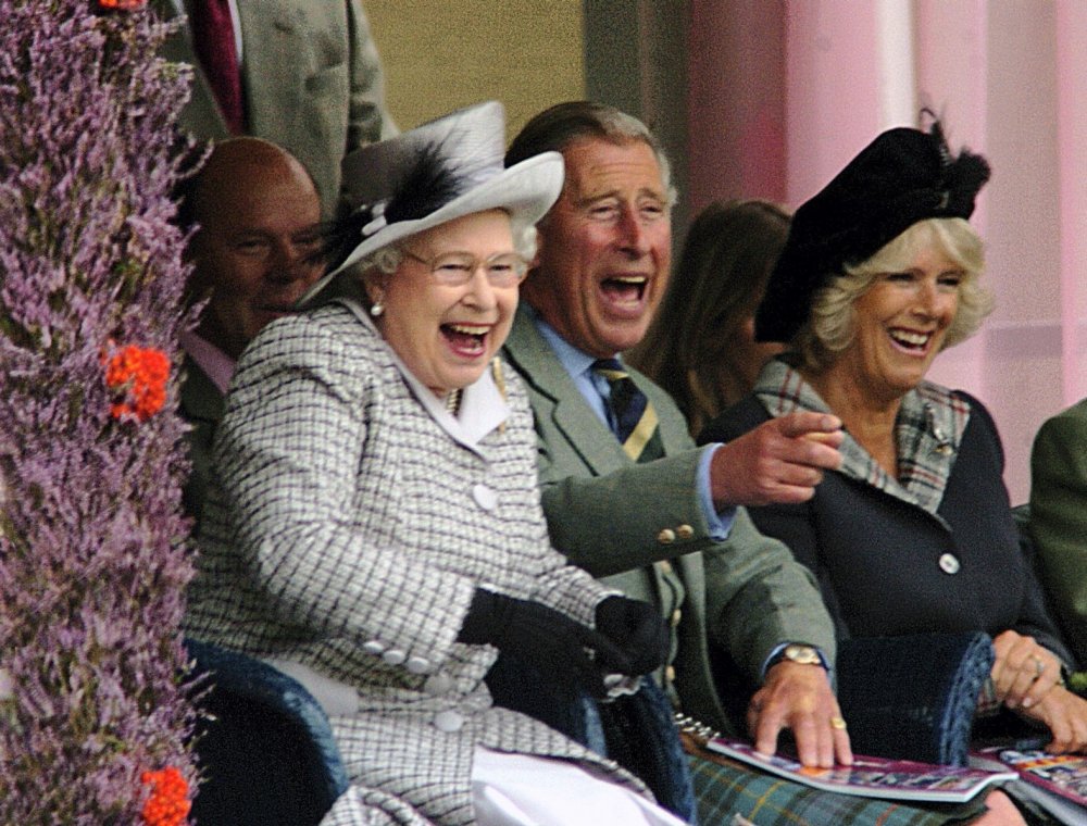 Королева Елизавета смеется