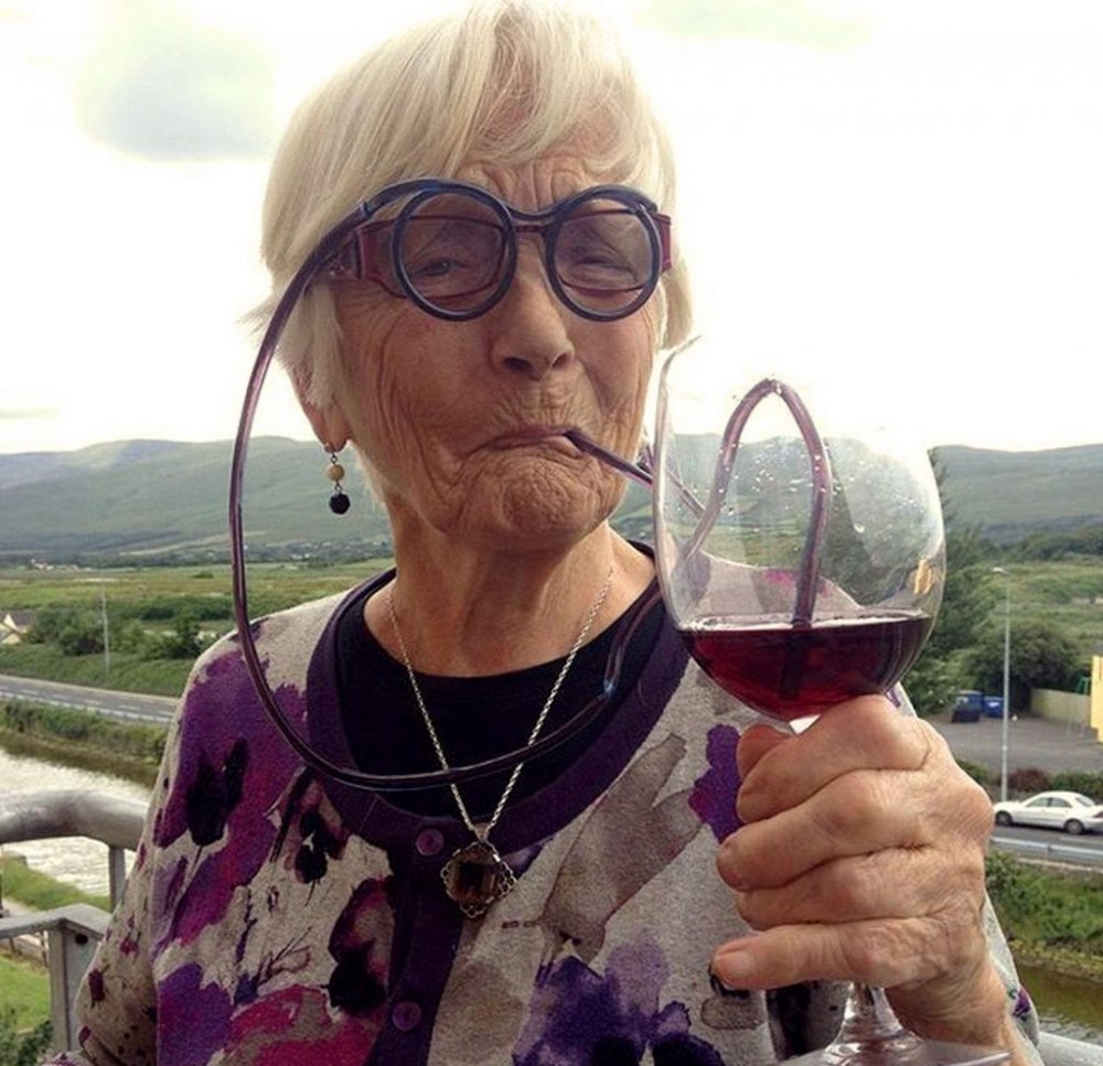 Бабка с вином