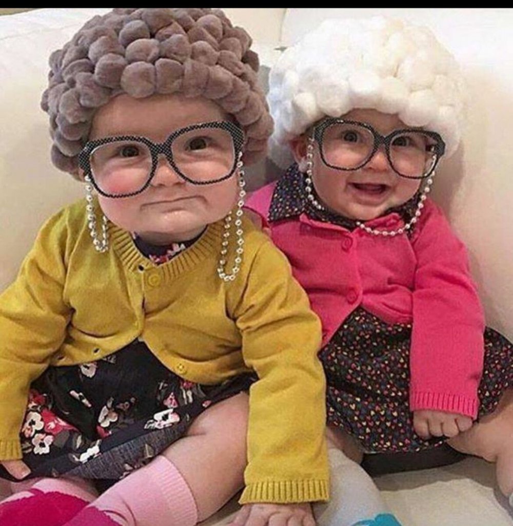 Две смешные бабушки