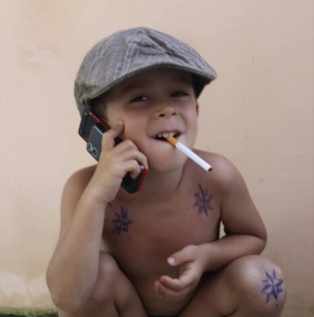 Мальчик с сигаретой