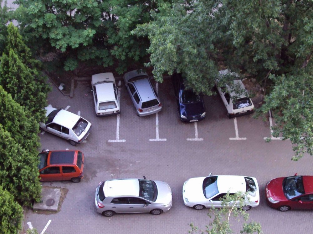 Правильная парковка во дворе