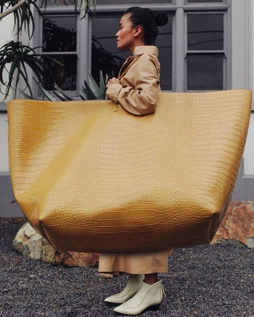 Огромная женская сумка