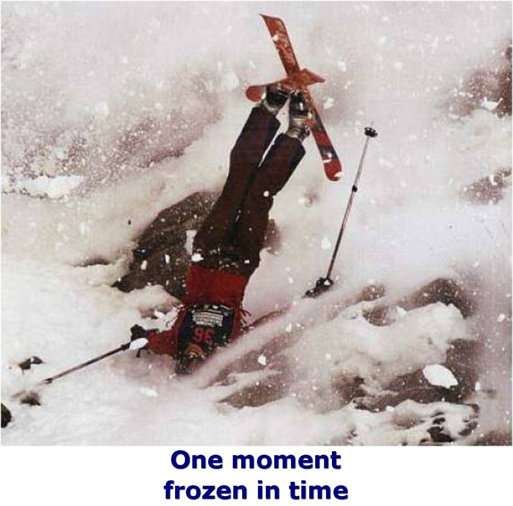 Упавший лыжник. Шумахер Михаэль на горных лыжах. Лыжник падает. Смешные падения на лыжах. Упал на горных лыжах.