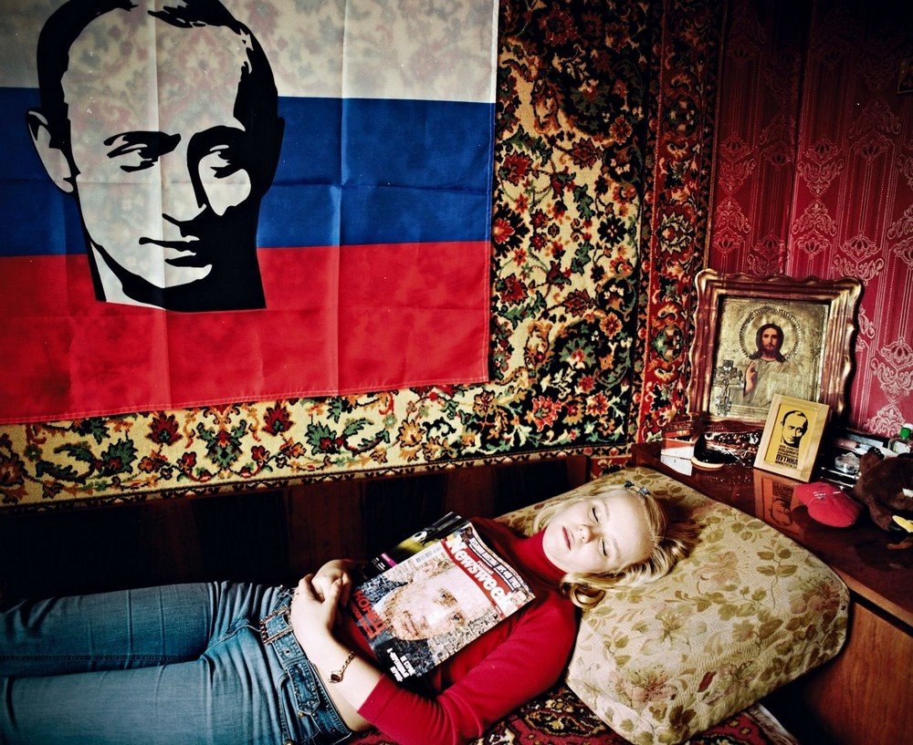 Комната с портретом Путина