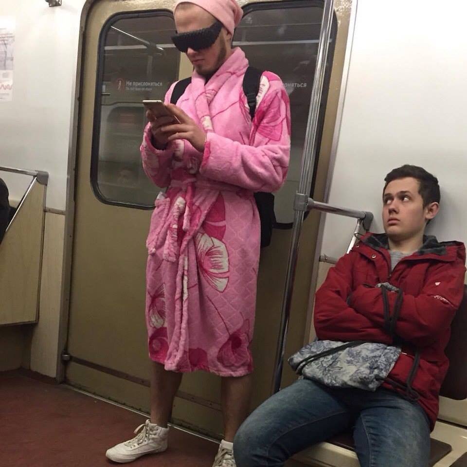 Странный парень в метро
