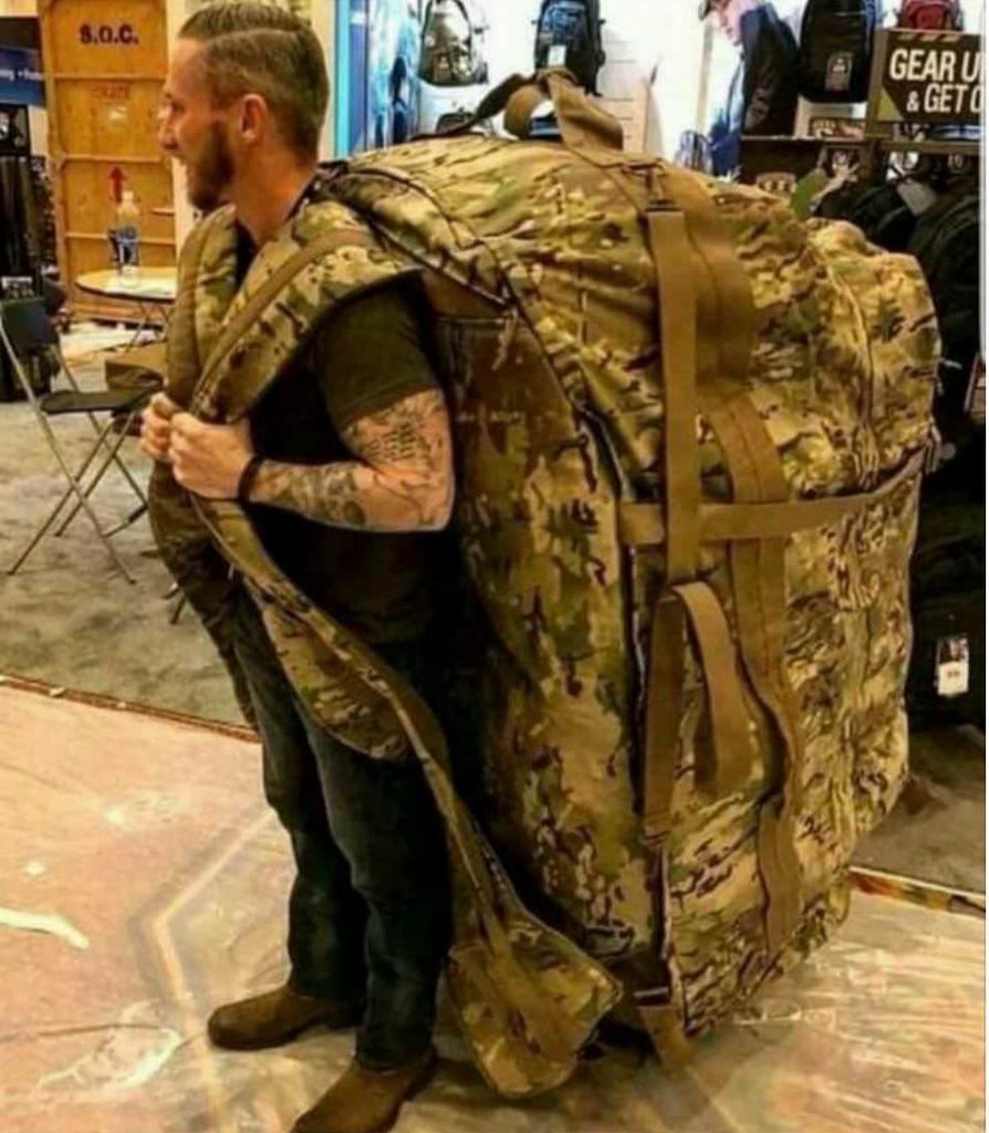 Огромный рюкзак