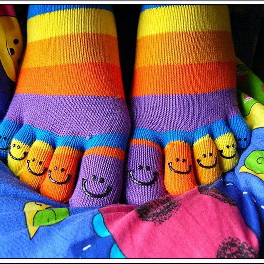 Разноцветные носки с пальцами