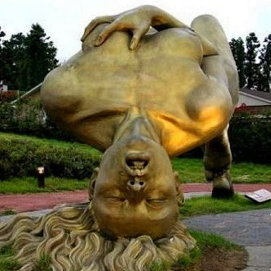 Скульптуры в парке Кореи